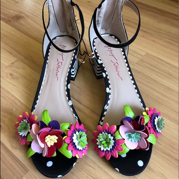 Betsey Johnson Shoes - Betsey Johnson Sandals🌸